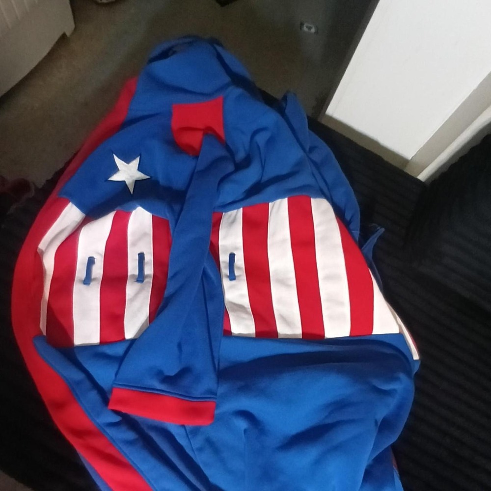 Captain America robe - Picture 2 of 8